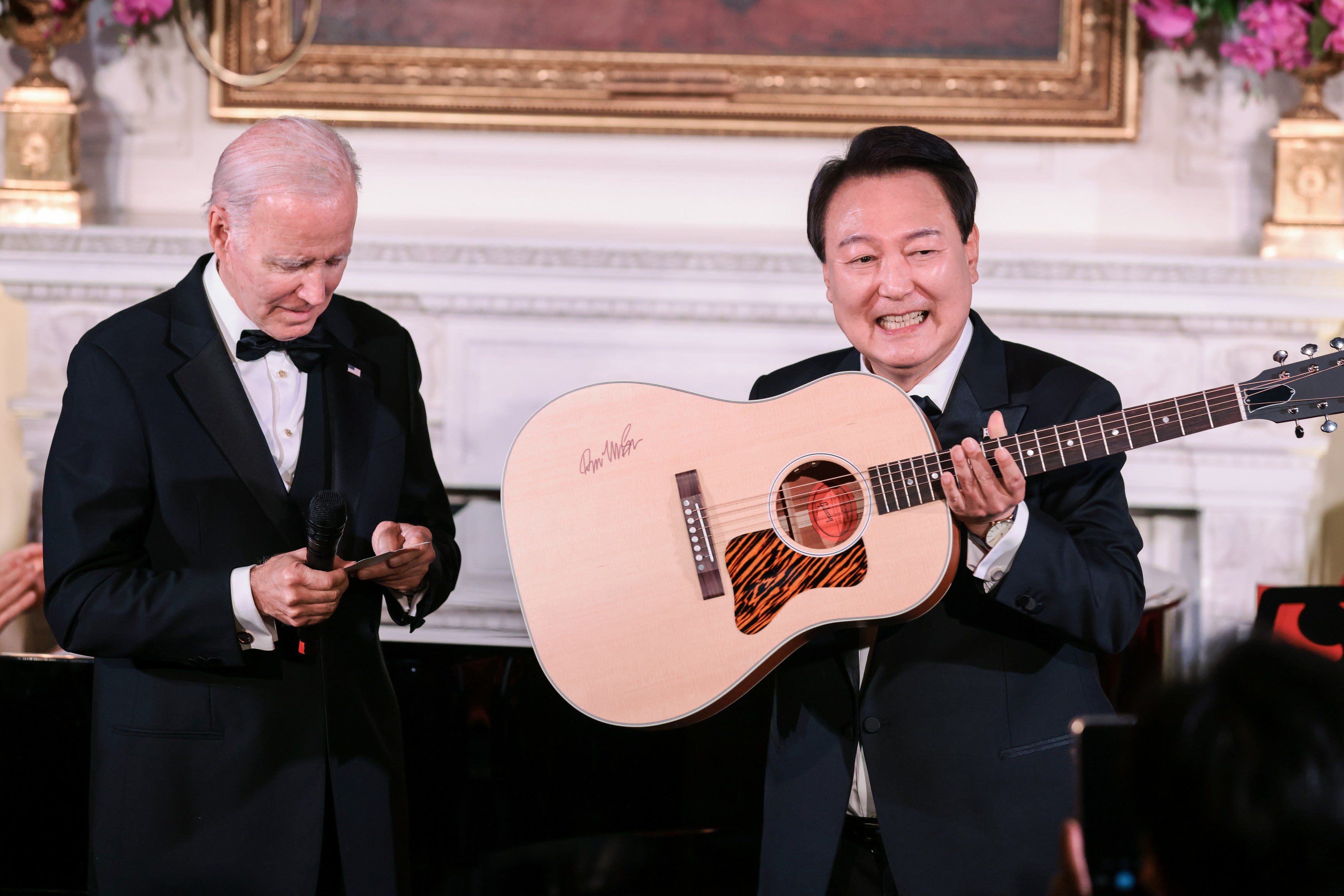 Președintele Coreei de Sud a cântat piesa „American Pie” la cina de stat cu Joe Biden. Ce cadou a primit acesta de la președintele american
