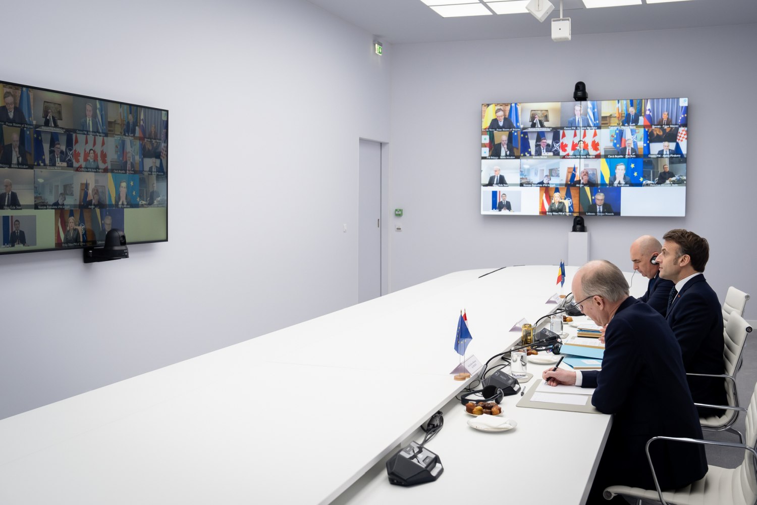 Ilie Bolojan, după discuțiile de la Paris cu Emmanuel Macron și videoconferința cu liderii europeni: „Suntem în vremuri dificile. Vrem o pace justă în Ucraina”