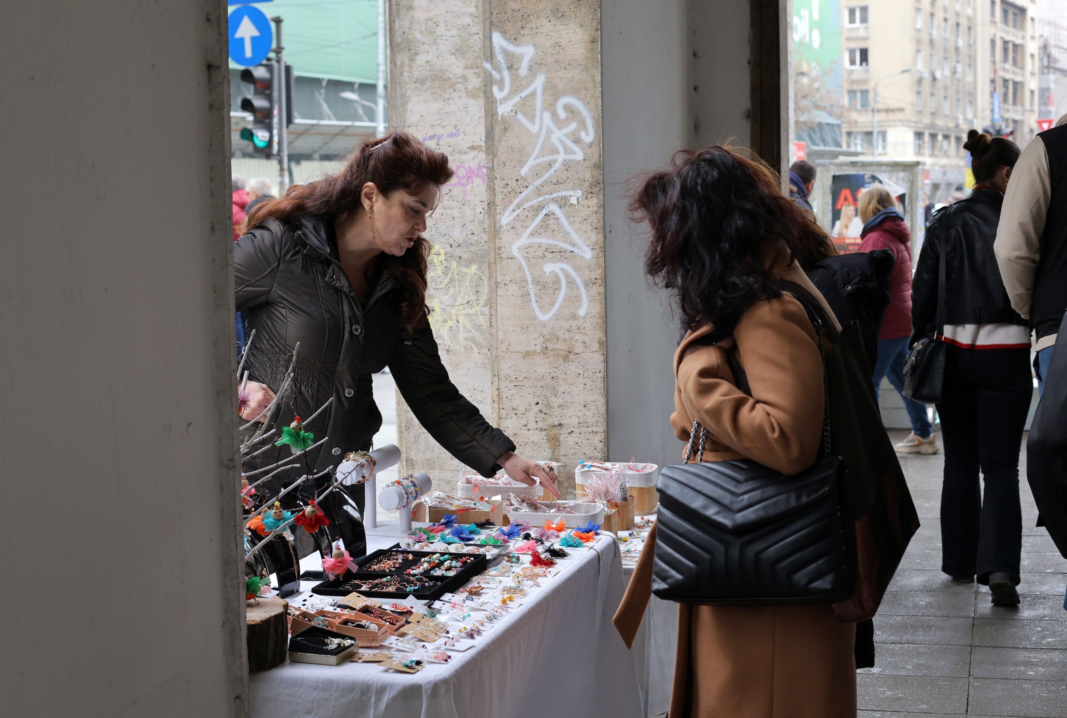Vizită prin târgurile de mărțișoarele handmade din București. „Toată vara lucrez pentru a aduce zâmbete în luna martie”