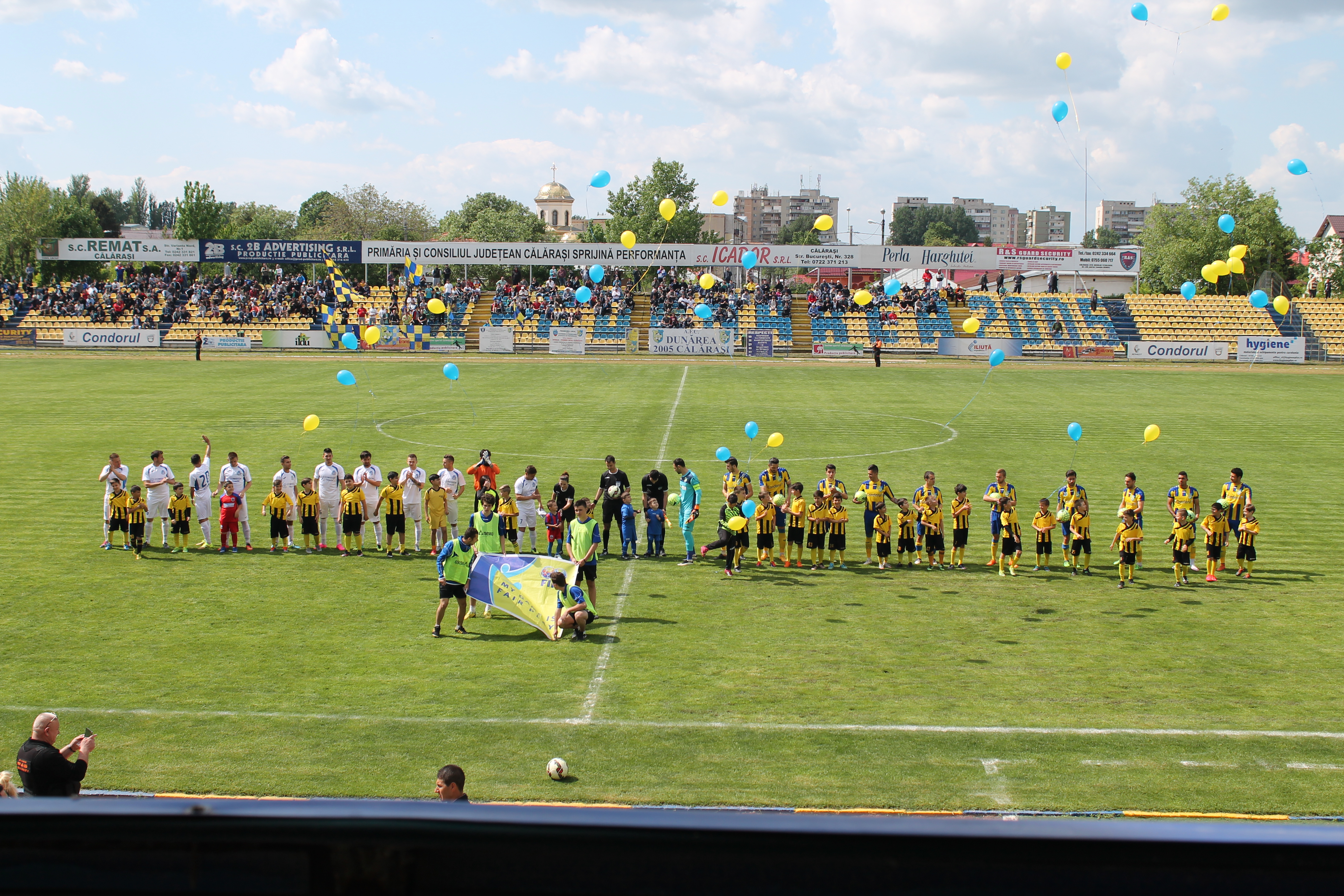 Scandal în Liga 2. Arbitrul de la Dunărea Călărași - Brăila a avut nevoie de scutieri să părăsească stadionul. ”Ne batem cu arbitrii, cu șinele de tren, cu toată lumea!” FOTO