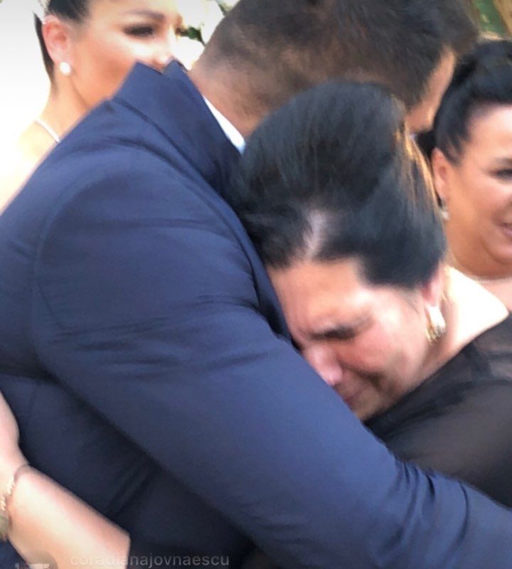 Mama lui Florin Pastramă nu și-a mai stăpânit lacrimile. A plâns la nunta fiului ei cu Brigitte Sfăt