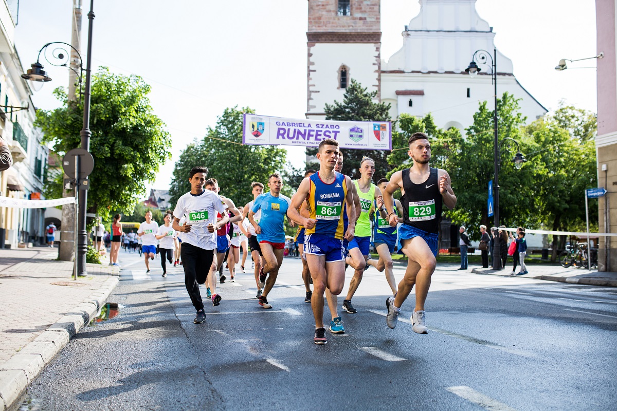 Alergători din toată țara au concurat la ”Gabriela Szabo RUNFEST”. Ediția a XII-a a avut peste 1.300 de participanți la start, în Bistrița / GALERIE FOTO