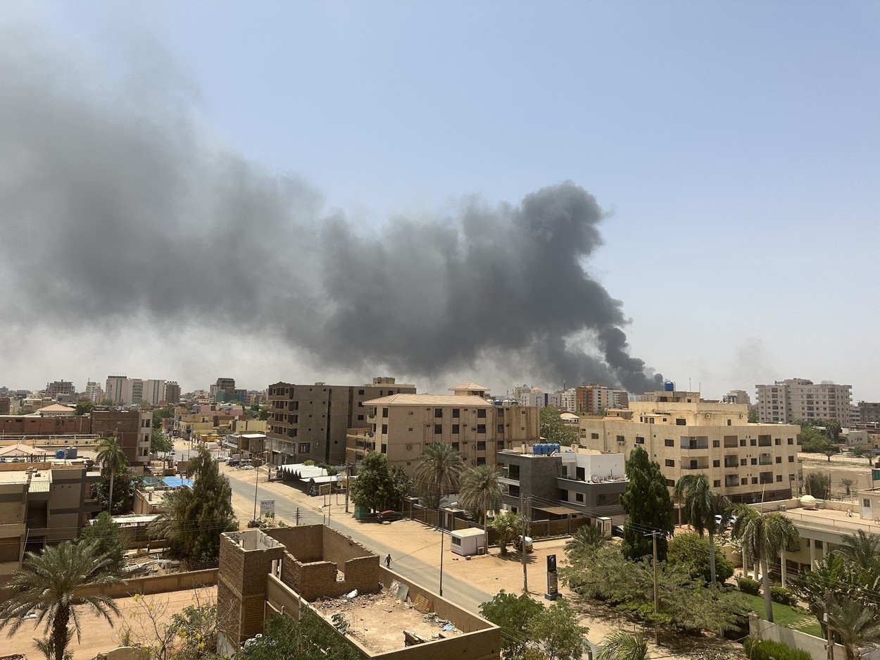 Lovitură de stat în desfășurare în Sudan. Ciocniri între armată și trupele paramilitare la Khartoum