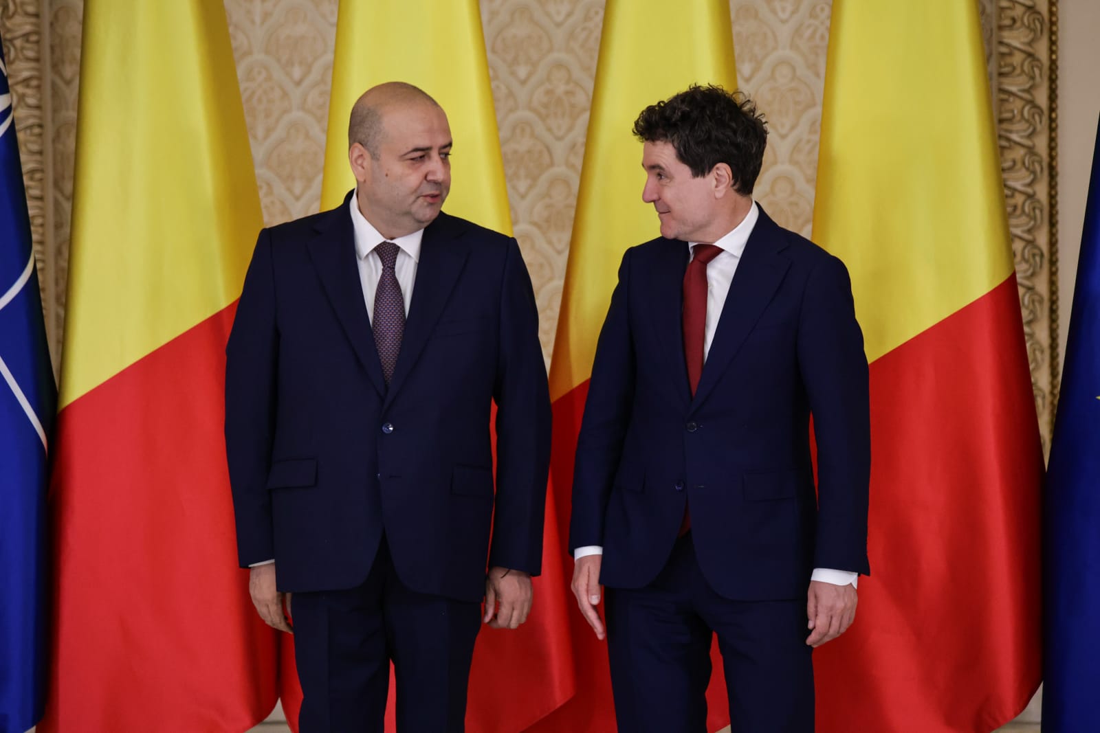 Trei noi judecători la CCR. Dacian Dragoş, Csaba Asztalos şi Mihai Busuioc au depus jurământul la Cotroceni. Cine sunt cei 9 judecători ai Curții
