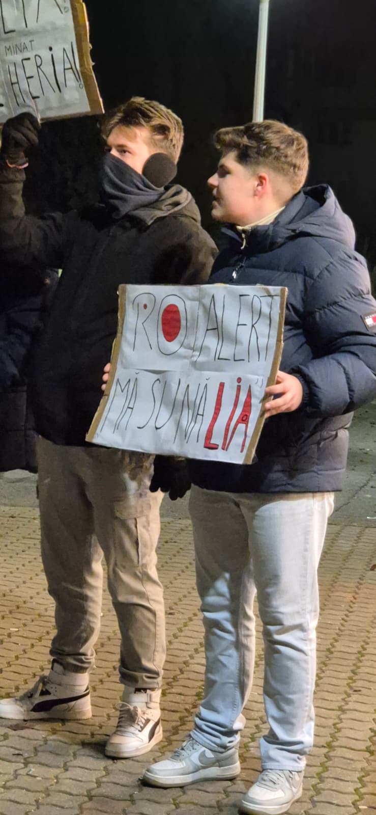 Marș pentru justiție în București: „Ați îngropat dosare / vă vrem la închisoare”/ Băsescu: MCV-ul ar putea fi reactivat