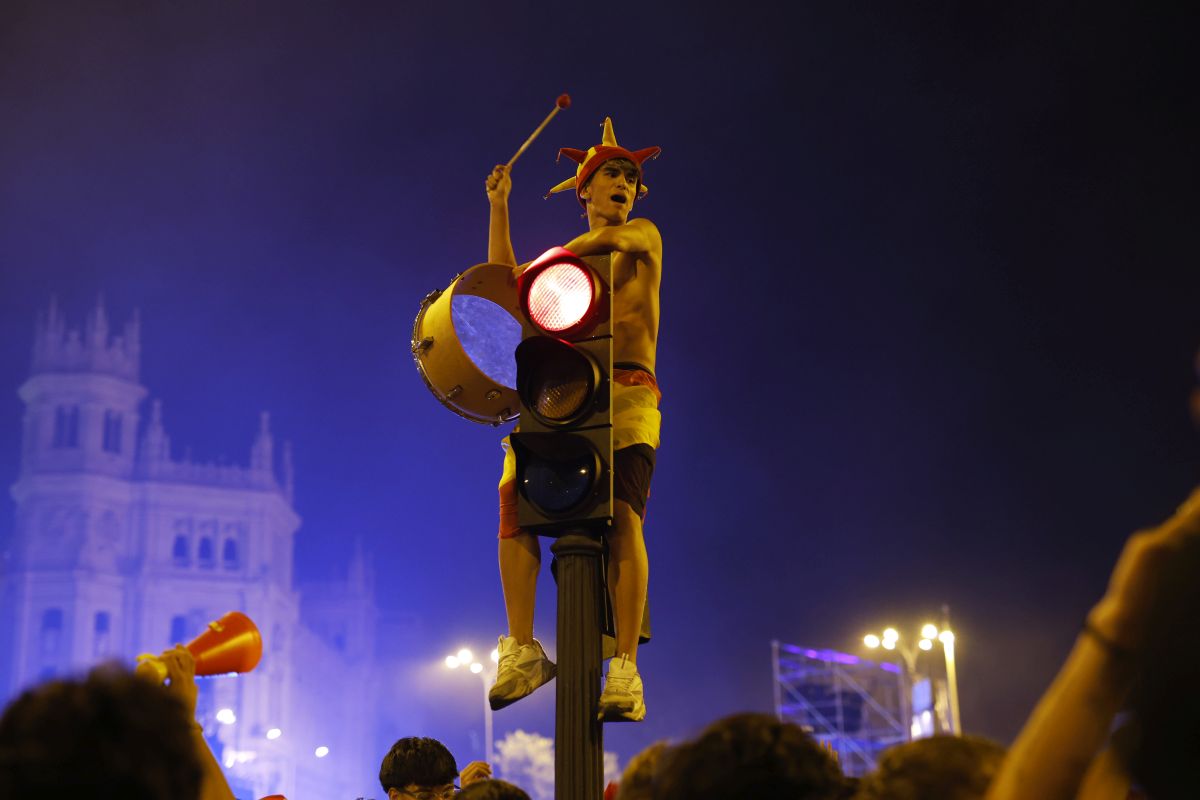 Sărbătoare în Spania. Zeci de mii de fani au ieșit pe străzile din Madrid după victoria cu Argentina din finala Cupei Mondiale 2026