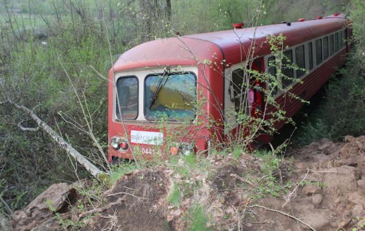 UPDATE/Un tren de pasageri a deraiat în județul Caraș-Severin. Traficul feroviar a fost reluat, dar cu restricție de viteză