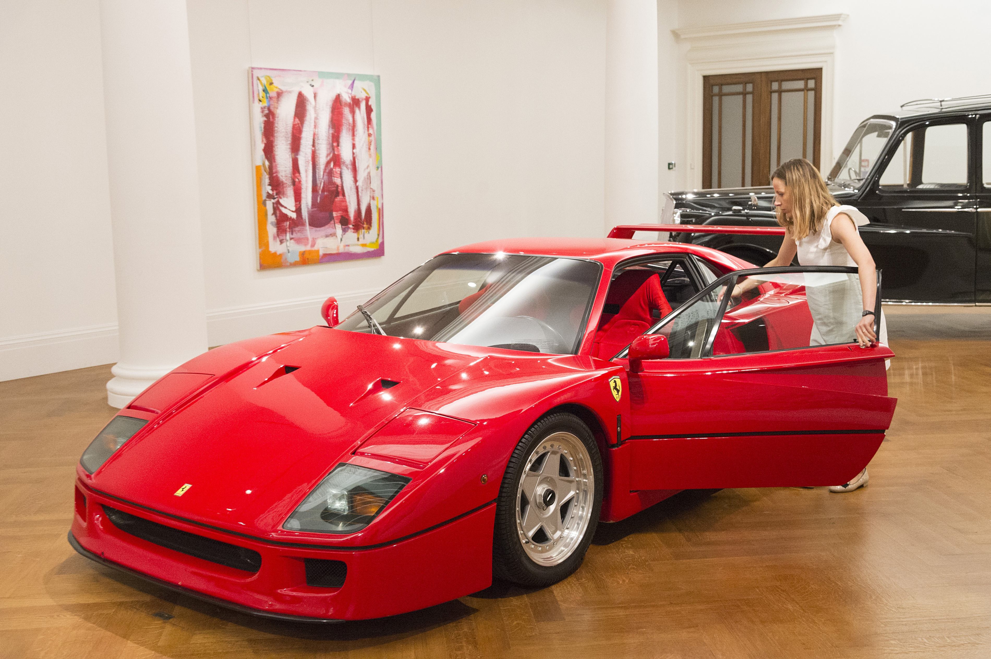 Ion Țiriac a uitat două mașini Ferrari într-un garaj vreme de 10 ani: „Mă sună ăia: Herr Țiriac!”. Cât valorează acum mașinile