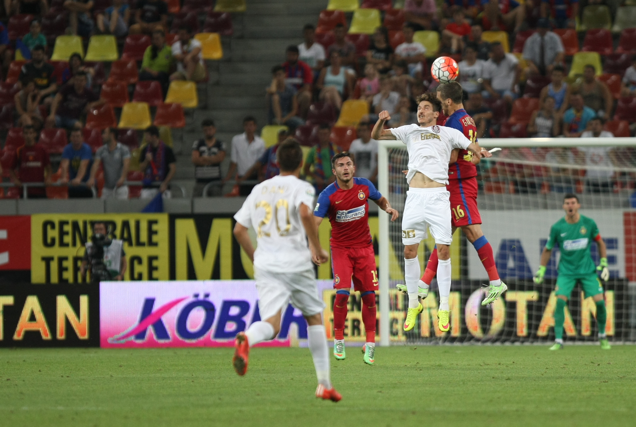 LIGA I: Steaua - CFR Cluj 1-1. Transversală Vitor Bruno! A egalat Tudorie! Roș-albaștrii au avut și ei o bară, în start, apoi a marcat Tiago. Echipa lui Rădoi se chinuie, Partizan Belgrad se distrează în Serbia! Patronul a făcut baie de mulțime/ GALERIE FOTO