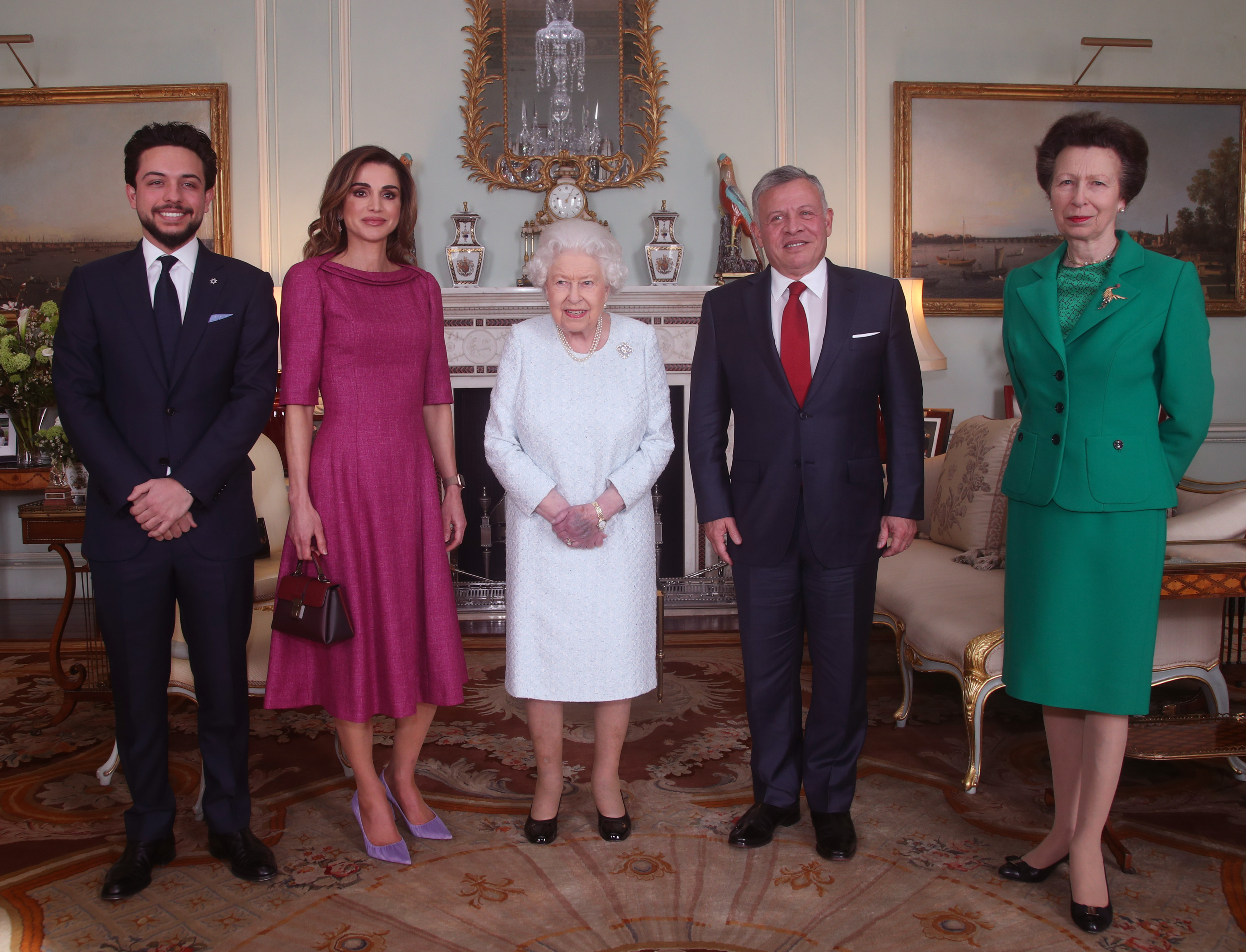 FOTO | Detaliu surprins în fotografiile cu Regina Elisabeta a II-a care i-a îngrijorat pe fanii regali