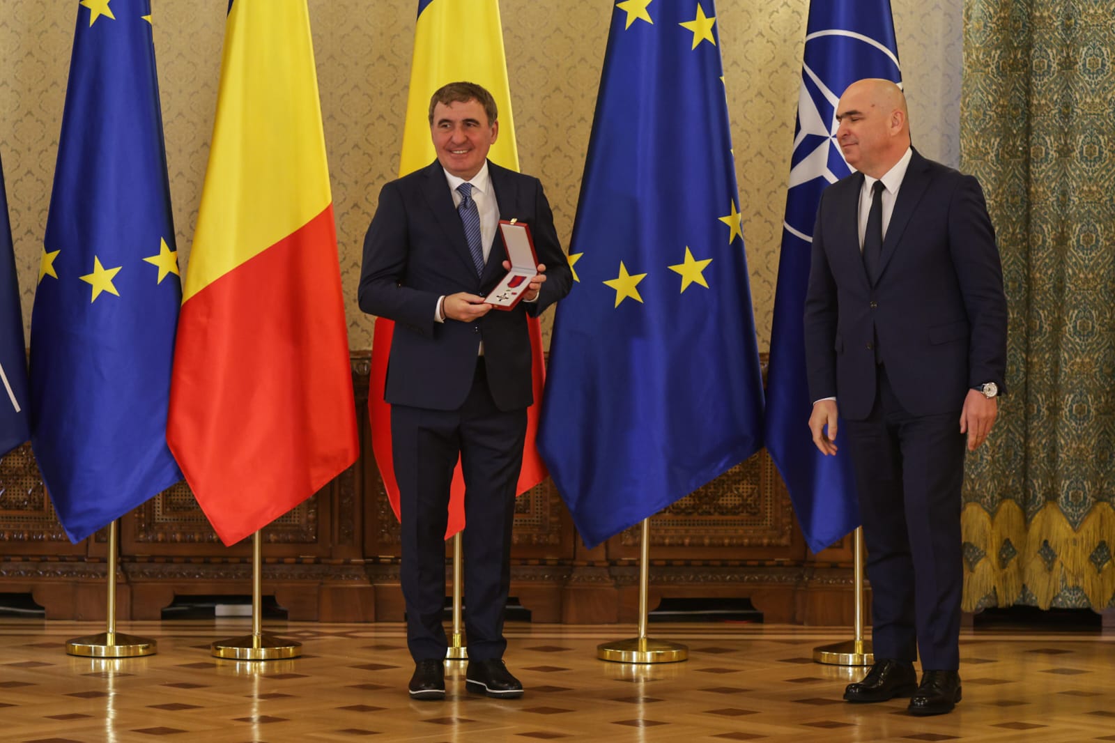 De ce a lipsit Ianis Hagi de la Palatul Cotroceni, unde Gică Hagi a fost decorat de Ilie Bolojan