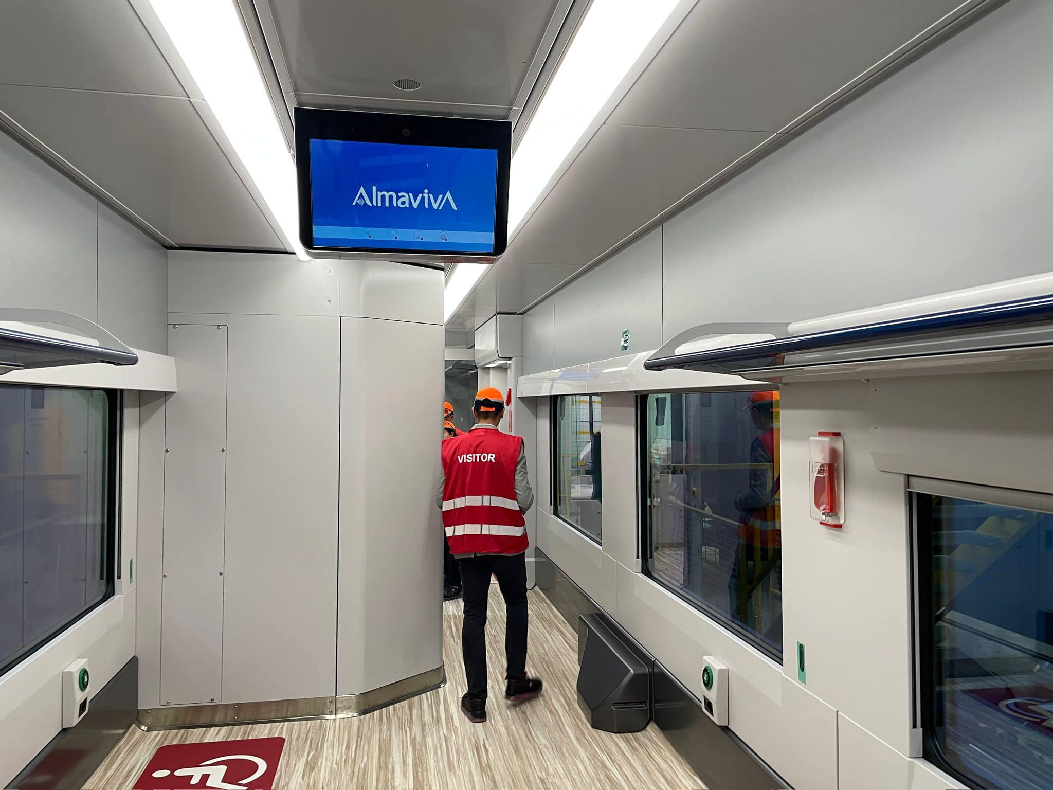 Cum arată primul tren cumpărat de România, la 20 de ani după Săgețile Albastre. Când va intra în circulație