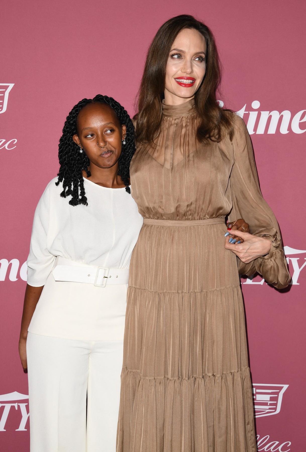 Angelina Jolie, tot mai slabă. Copiii ei sunt îngrijorați și vor să o ajute să ia în greutate