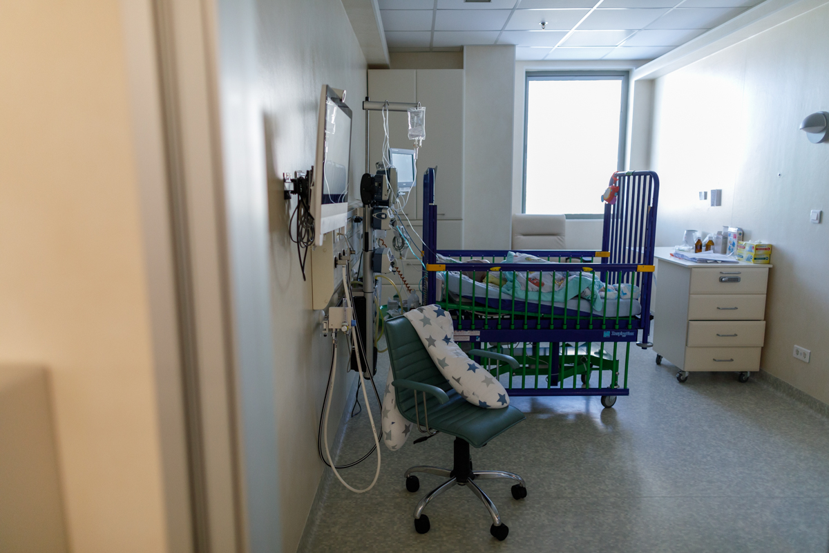 „Unii copii chiar din prima zi de viață pot muri și după operație reînvie”, spune un medic sirian revenit în România