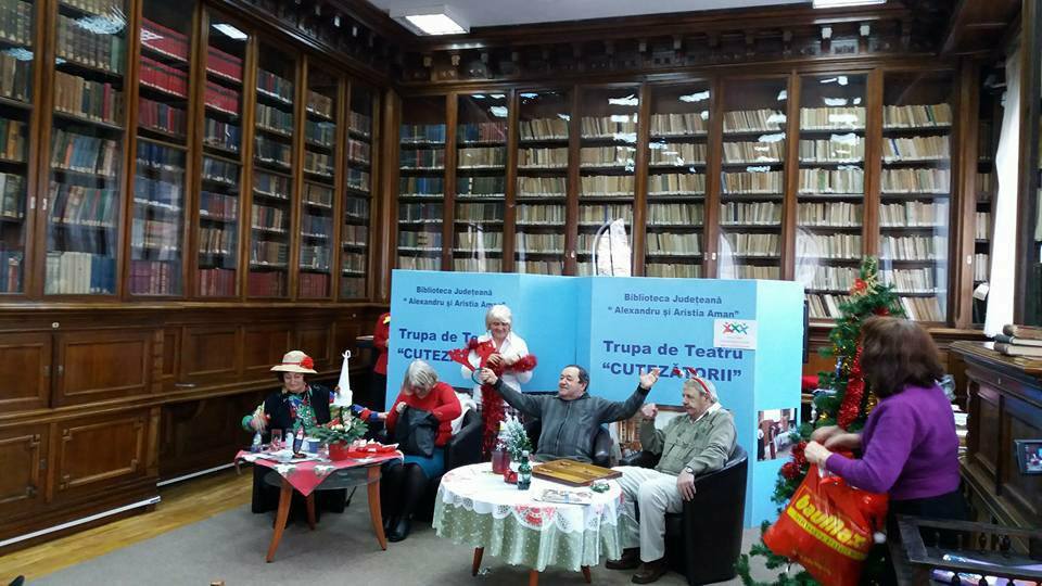 REPORTAJ/ S-au apucat de teatru abia la vârsta a treia. ”Cutezătorii”, trupa pensionarilor din Craiova