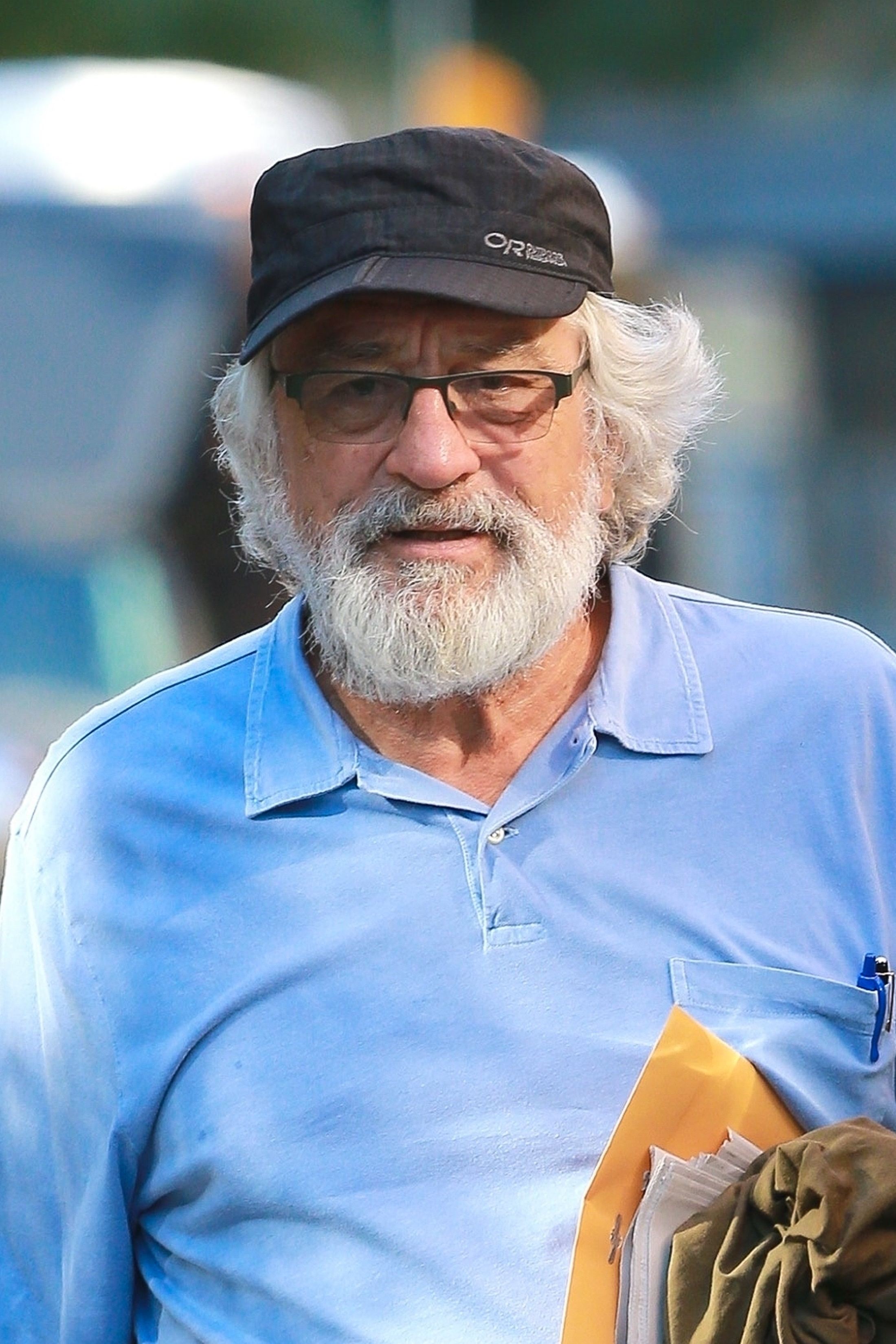 Robert De Niro, la 75 de ani, așa cum nu l-ai mai văzut. Cu barbă albă și părul lung | FOTO