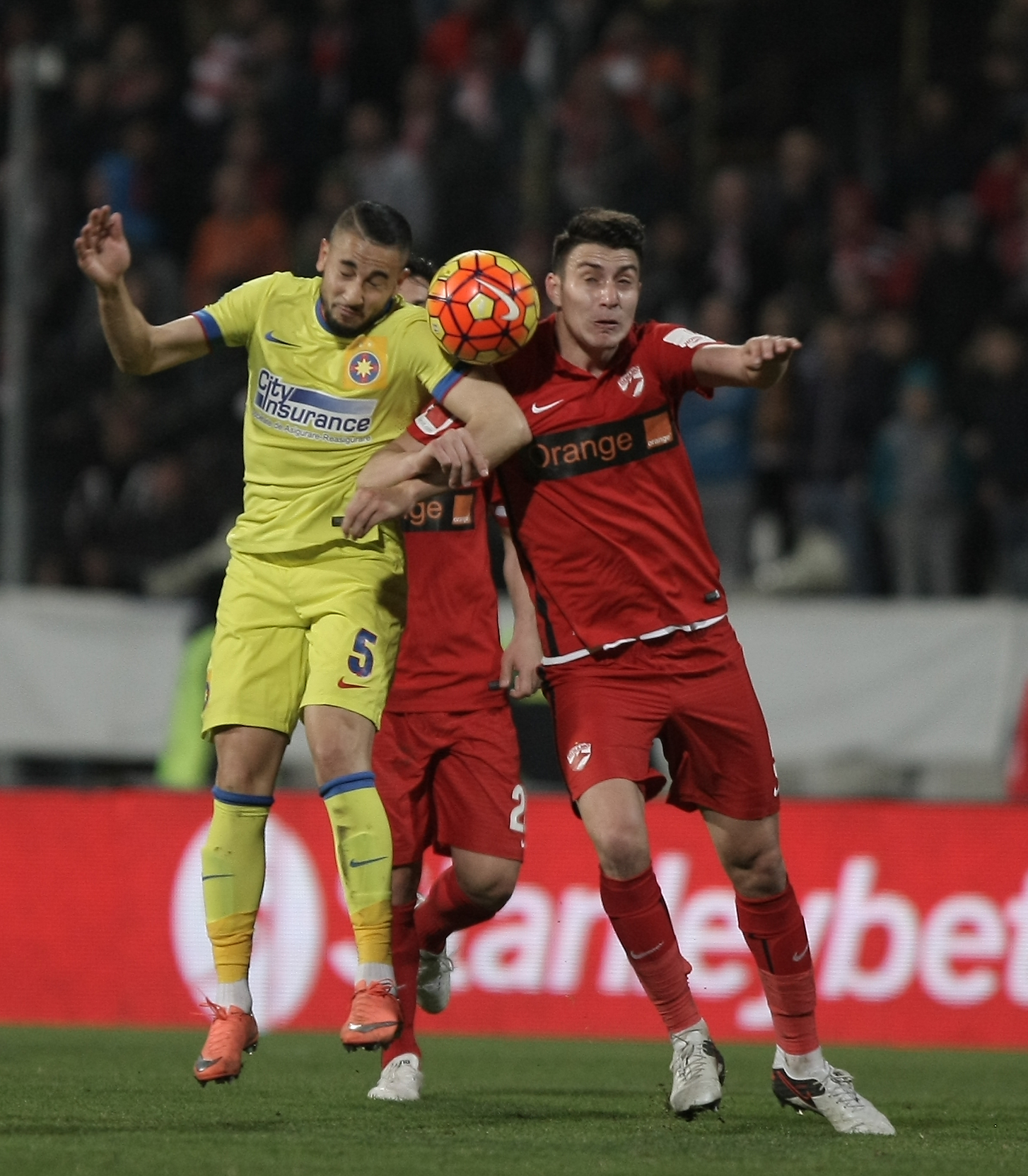 Cupa României, semifinale (tur): Dinamo - Steaua 0-0 ^"Câinii roşii" au cerut două penalty-uri, Stanciu a ţintit bara! / FOTO & VIDEO