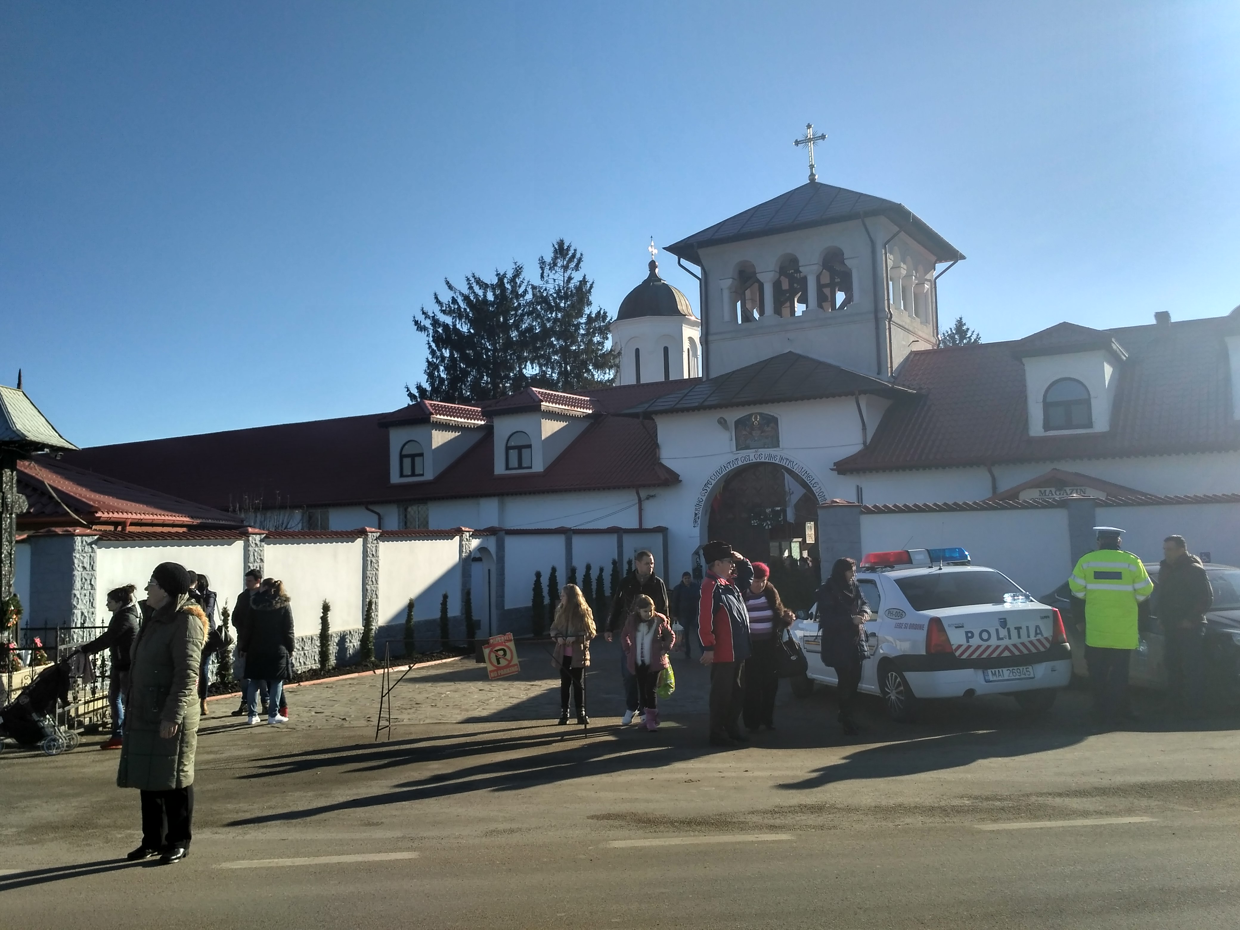 Mănăstirea Ghighiu – lăcașul unde mii de credincioși merg să se roage