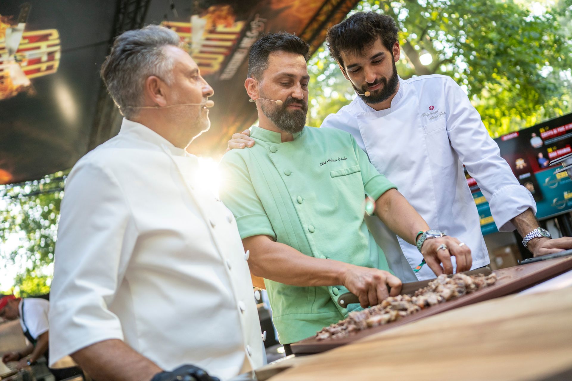 Cum au fost surprinși jurații de la „Chefi la cuțite” la Festivalul Summer Well 2025 de pe Domeniul Știrbey din Buftea
