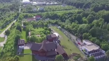 Imagini cu vila din Snagov a Ioanei Băsescu. Are piscină, ponton și garaj privat pentru șalupe