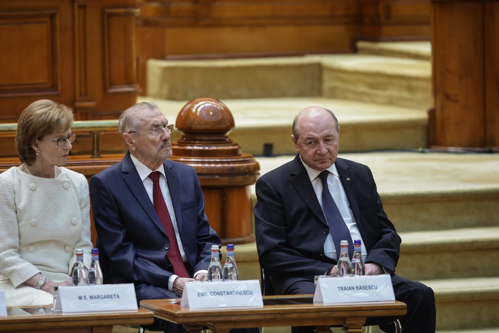 Nicușor Dan arată încă din prima zi că va fi președinte-jucător. Detalii surprinse la ceremonia de învestire: de la buna-dispoziție a lui Băsescu la încolonarea clasei politice | Reportaj