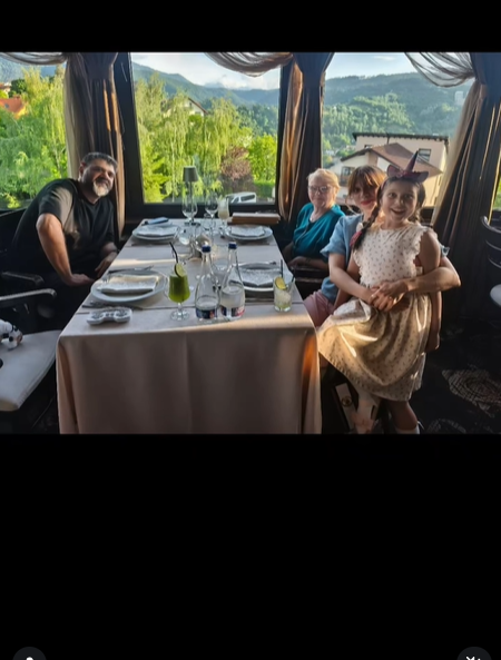 Cum au apărut Grasu XXL și Laura Andreșan de ziua fiicei lor, Maria, care a împlinit 7 ani. Cei doi s-au despărțit în 2020