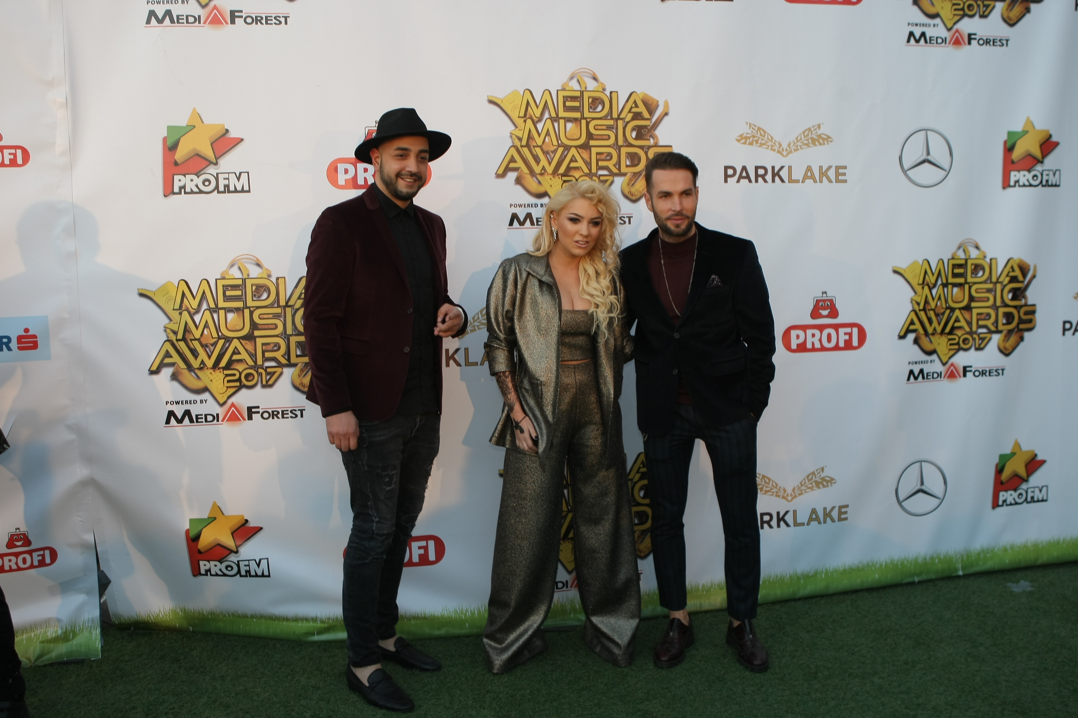 FOTO EXCLUSIV/ Media Music Awards 2017. Vedetele au strălucit în lumina reflectoarelor. Alina Eremia a întors toate privirile