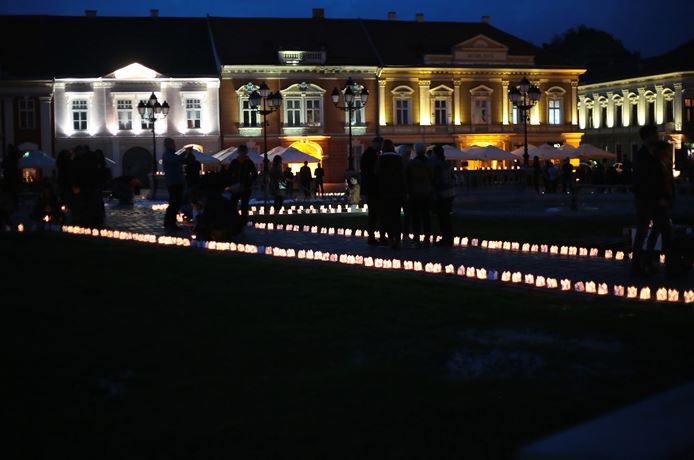 Peisaj de vis la Festivalul Luminii în Timișoara. Mii de lampioane au luminat Cetatea Alba Iulia Carolina