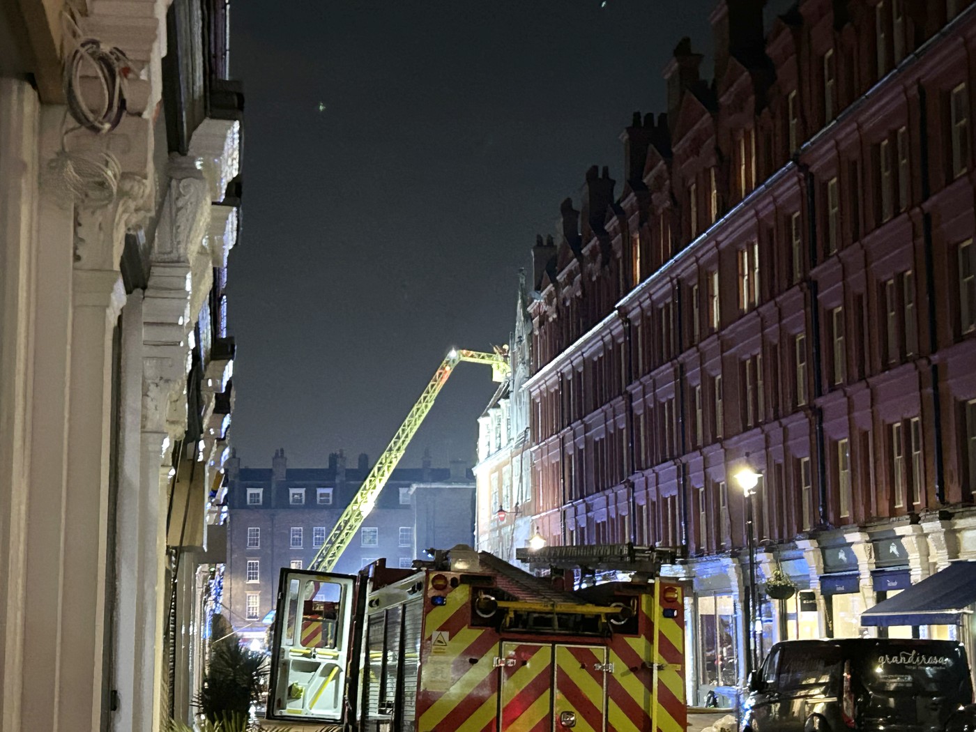 Un hotel de lux din Londra a ars de Ziua Îndrăgostiților. Acesta era frecventat de celebrități de la Hollywood I VIDEO 
