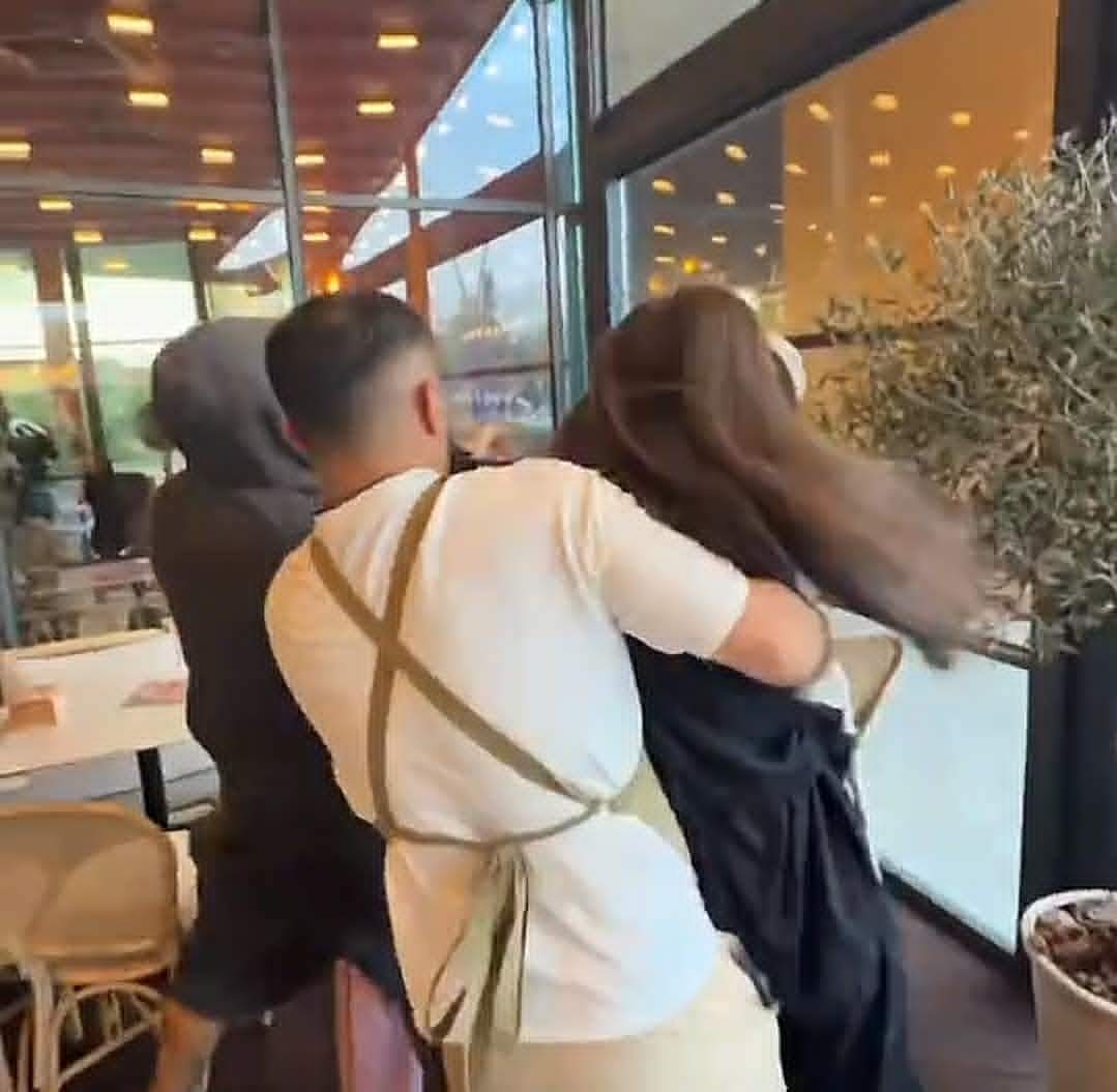 Cum arată Ana Beregoi după scandalul din restaurant cu Andreea Bostănică. Noi imagini: „Cine a sărit la bătaie”