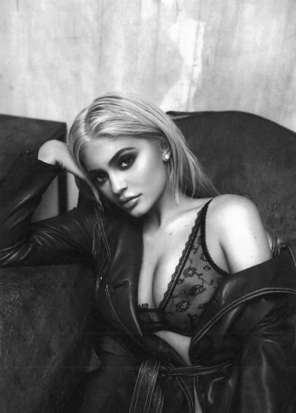 Kylie Jenner a născut o fetiță. Este primul copil al vedetei