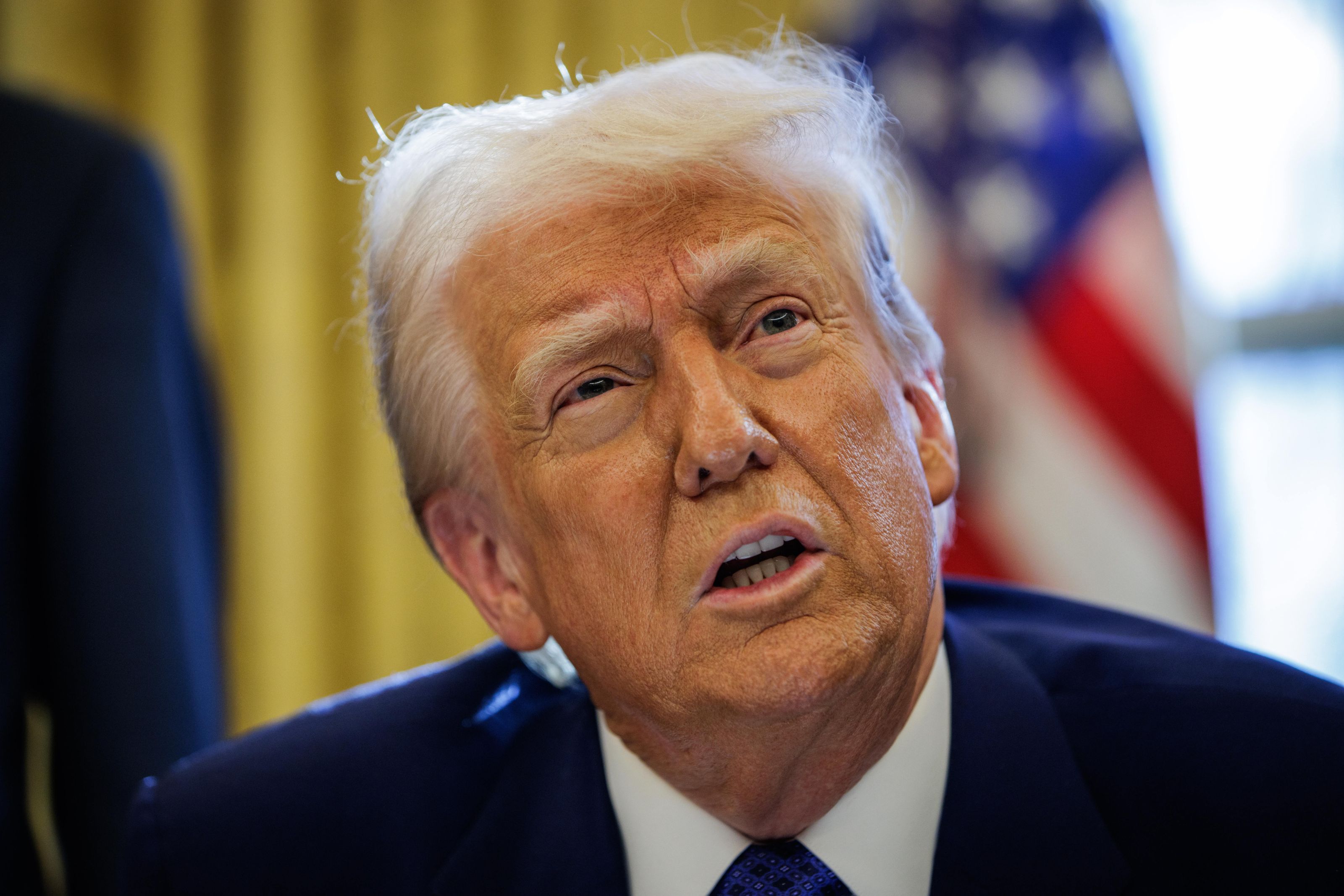 Donald Trump, o nouă decizie controversată. A interzis în școli o carte pentru copii scrisă de o multiplă câștigătoare a premiului Oscar