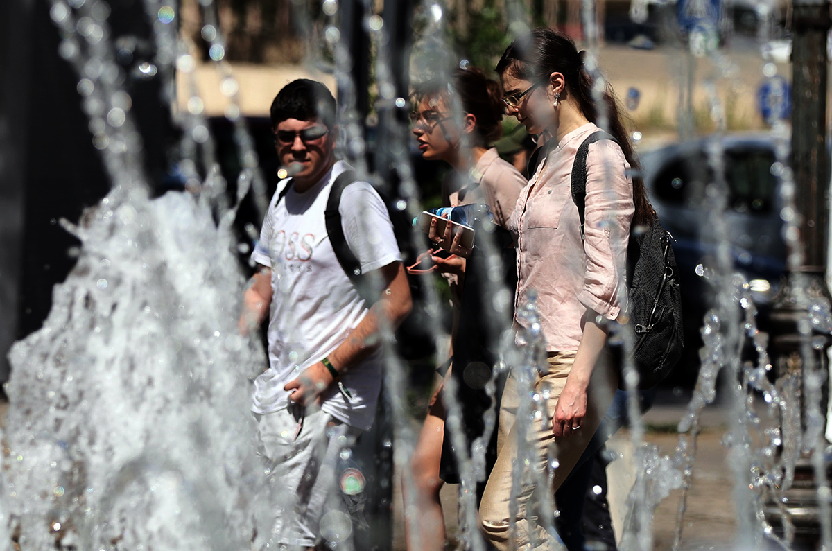 IMAGINI din Bucureștiul aprins de caniculă. A treia zi cu temperaturi de peste 35 de grade Celsius