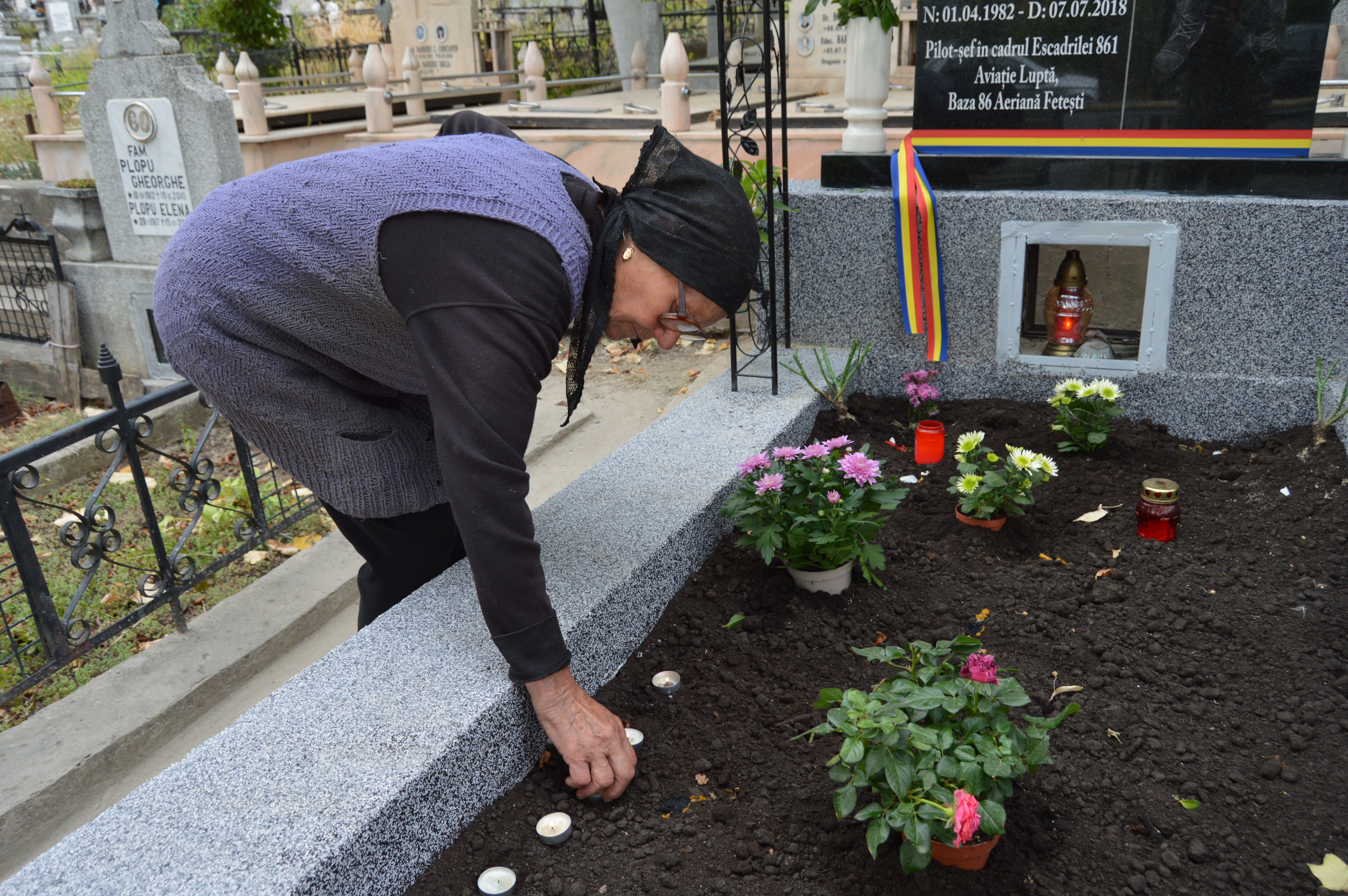 EXCLUSIV/ Drama bunicii pilotului-erou de la Fetești: "Merg de două-trei ori pe zi la cimitir. Hai, mamă, acasă!" - VIDEO&FOTO