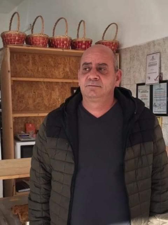 Proprietarul unei patiserii din Brăila lasă seara pungi cu produse în faţa magazinului: „Dacă îţi este foame, servește-te!”