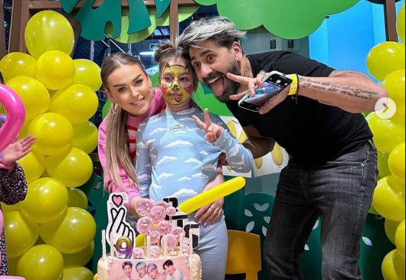 Motivul pentru care Misha și Connect-R și-au mutat fetița la o altă școală: „Era un chin cu uniformele”. Maya a câștigat primii bani la 9 ani