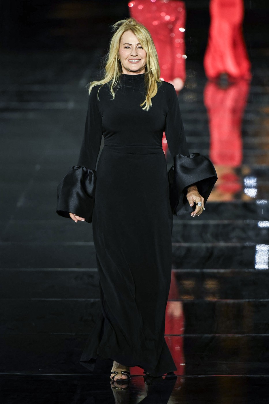 Nadia Comăneci, apariție spectaculoasă pe podium la Paris
