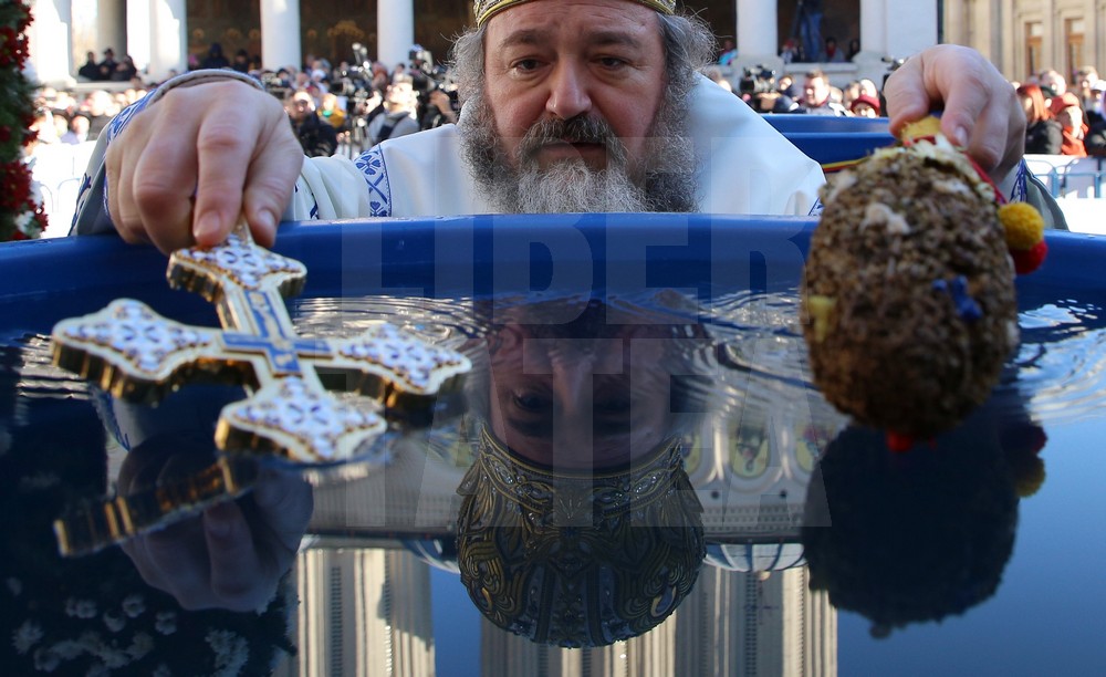 UPDATE. Patriarhul Daniel a oficiat, sâmbătă, slujba Agheasmei Mari la Catedrala Patriarhală / GALERIE FOTO