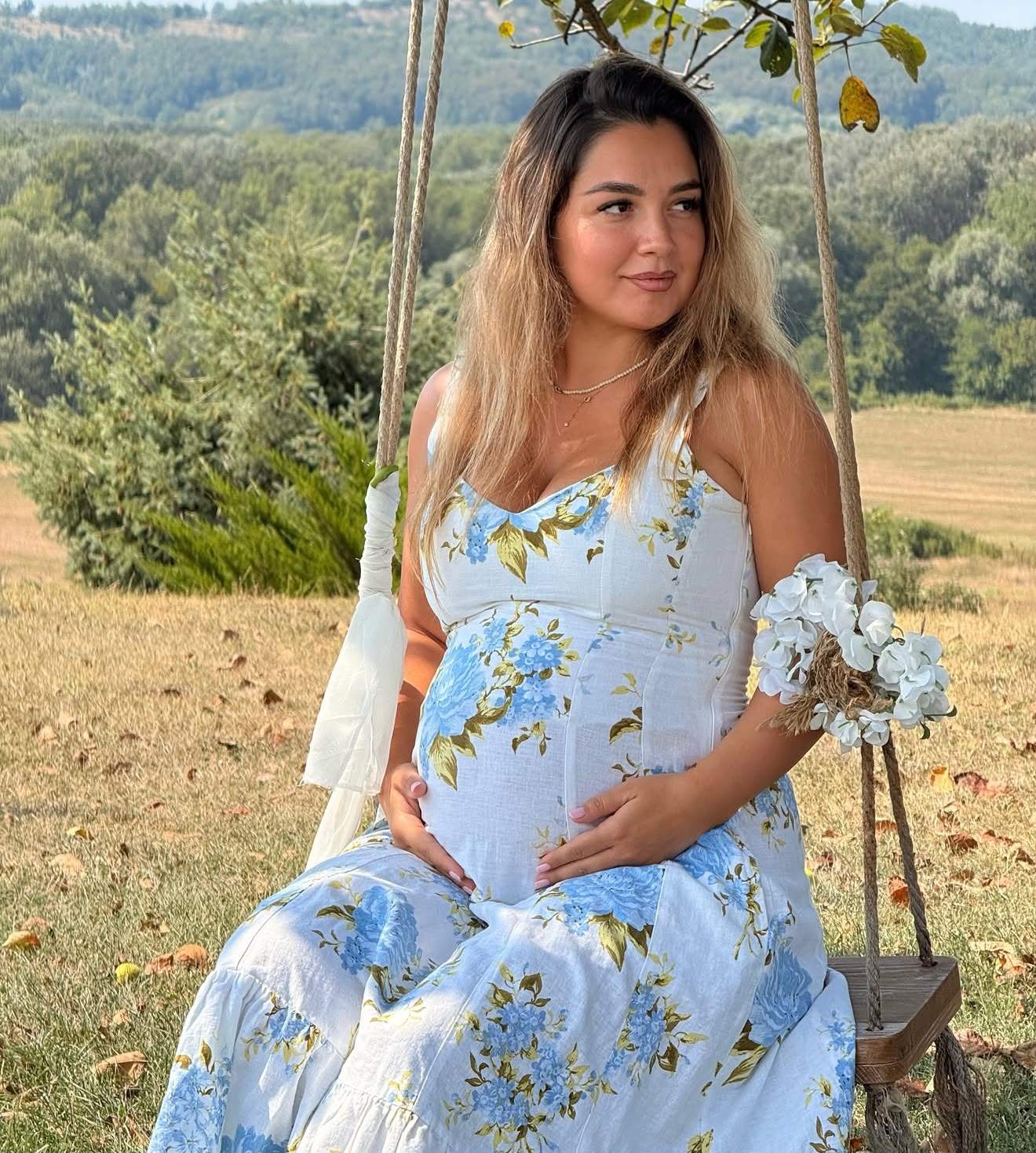 Imagini rare cu George Simion și soția lui, Ilinca, însărcinată cu al doilea copil. „Unele locuri păstrează pentru totdeauna cele mai prețioase amintiri”