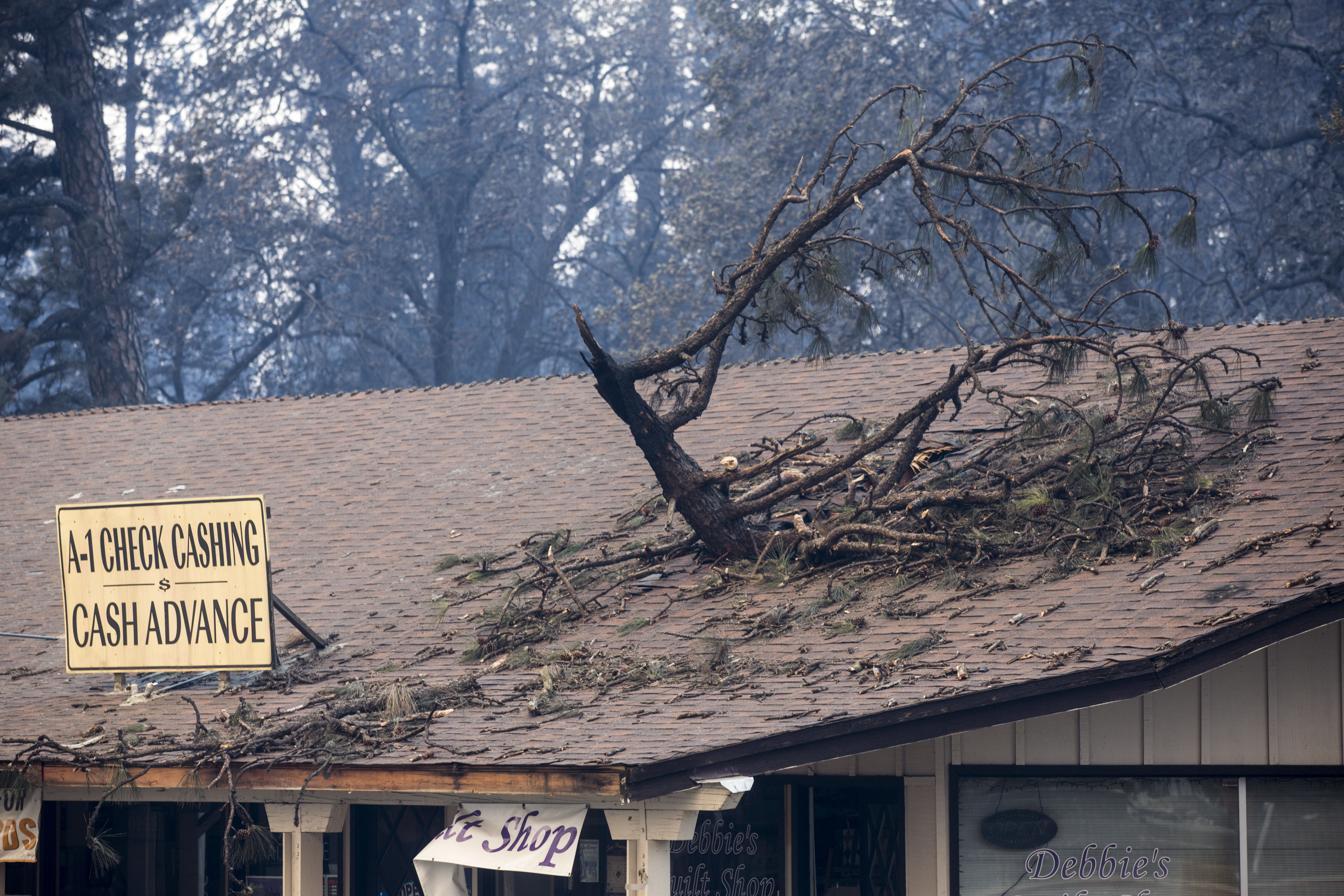 Cele mai devastatoare incendii din istoria Californiei. Peste 30 de morți și sute de persoane date dispărute