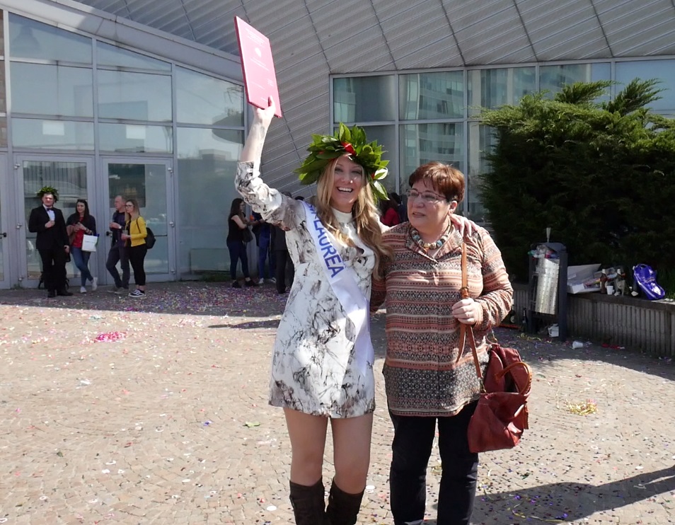VIDEO / Vera Quarleri, tânăra din Italia care a avut badantă din România pentru bunica ei. Inspirată de ea, și-a dat disertația în Sindromul Italia