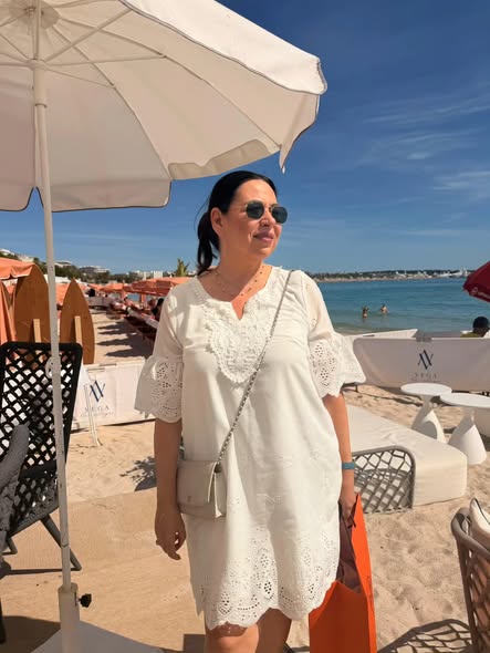Noi imagini cu Oana Roman în costum de baie, după ce a slăbit 10 kilograme. Cum a apărut vedeta pe Coasta de Azur