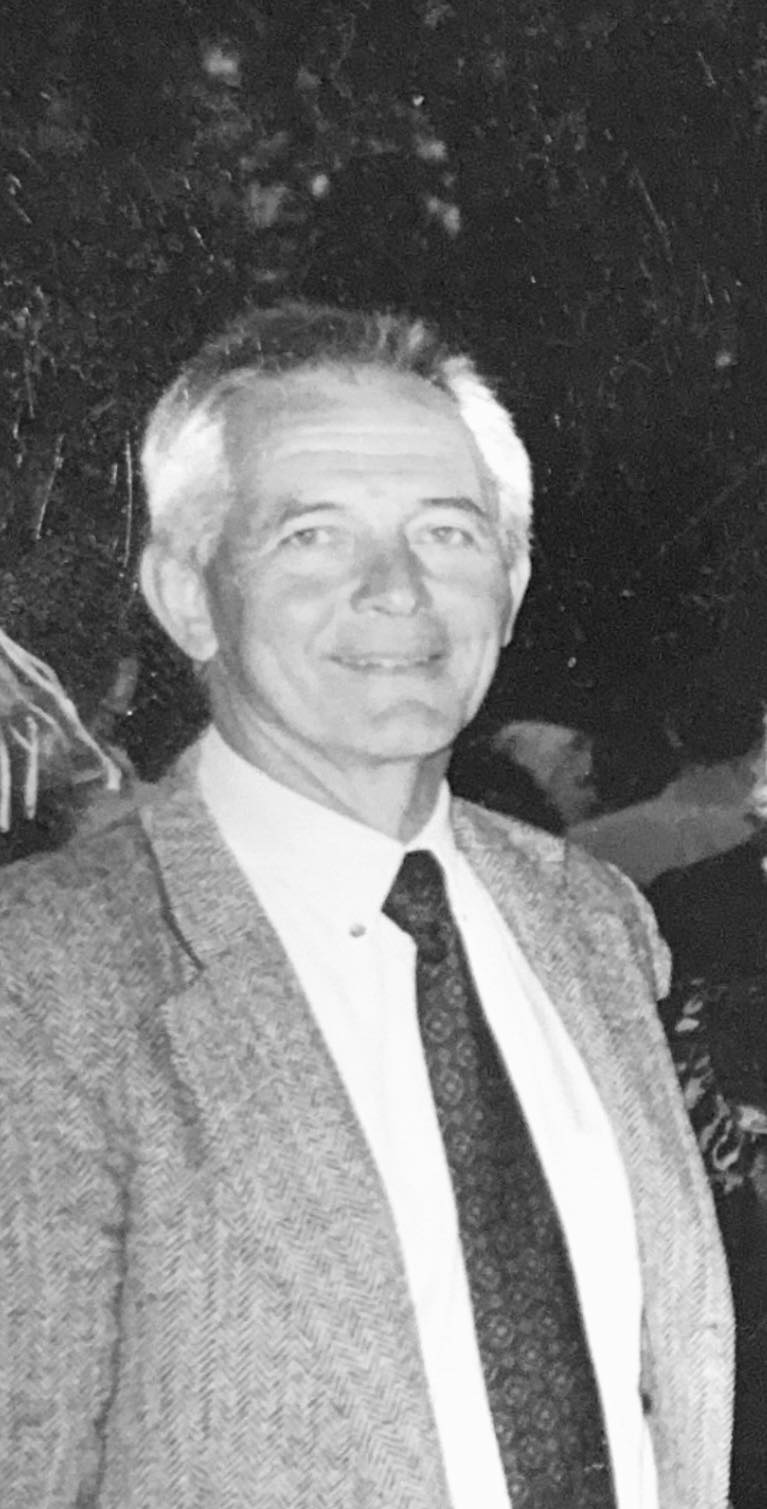 Meghalt Sauska István