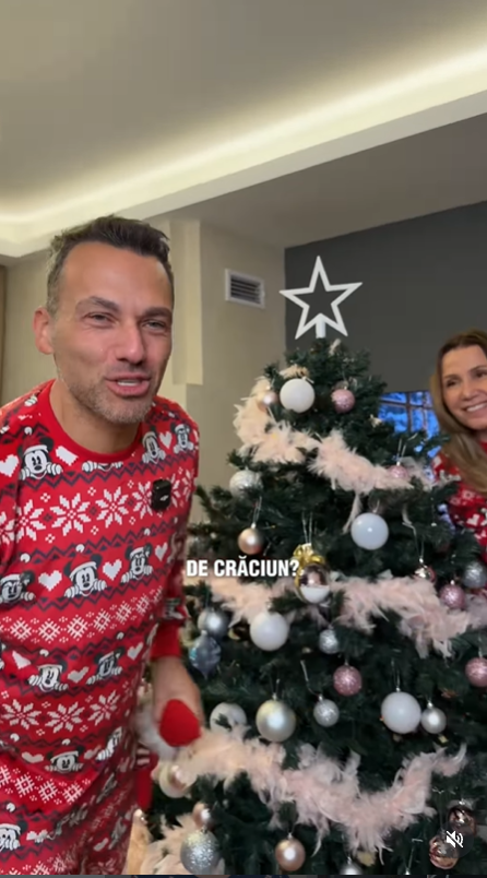 Imagini inedite cu Chef Ștefan Popescu și familia lui, în timp ce împodobesc bradul de Crăciun. „Vă arătăm puțin din atmosfera noastră”
