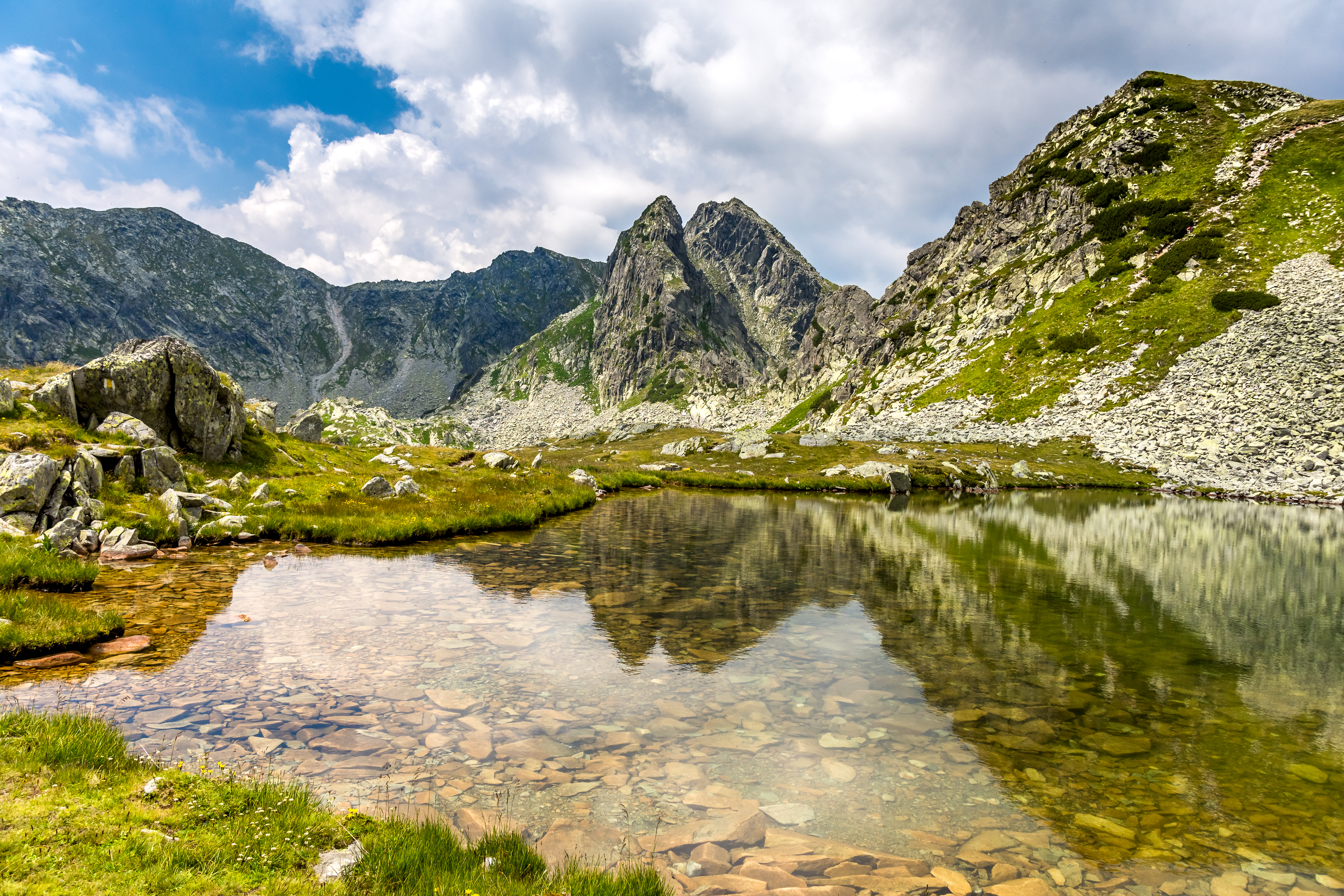 Ce parcuri naționale și parcuri naturale sunt în România. Care este diferența dintre un parc național și unul natural