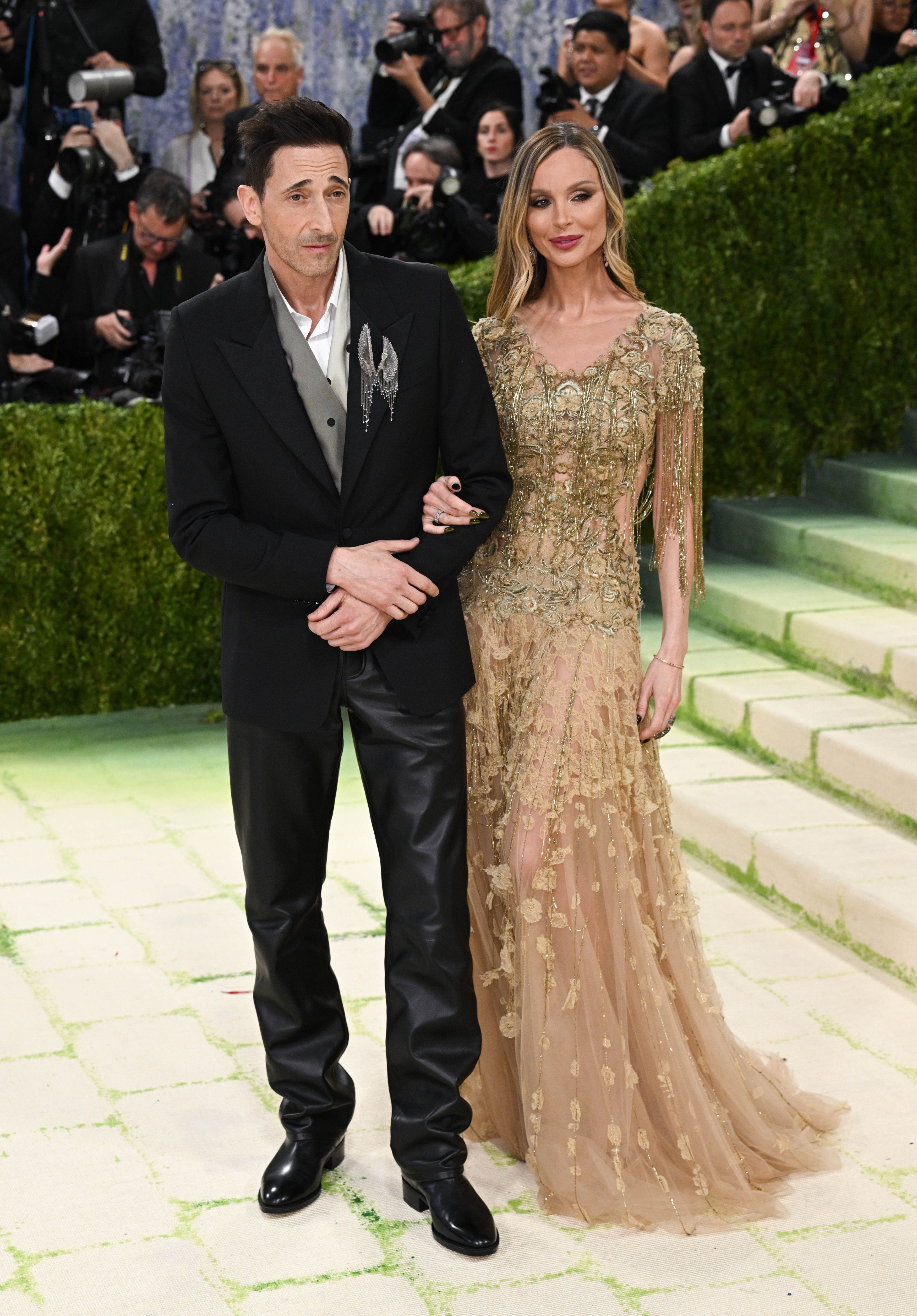 Vedete pe „covorul pietruit” la Met Gala 2026. De la rochii impresionante la alegeri controversate