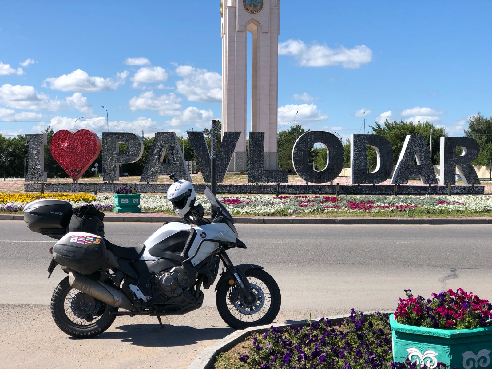 Din România până în Coreea de Sud pe motocicletă: un traseu de 36.000 de kilometri făcut în 91 de zile. Cifrele unei călătorii extraordinare