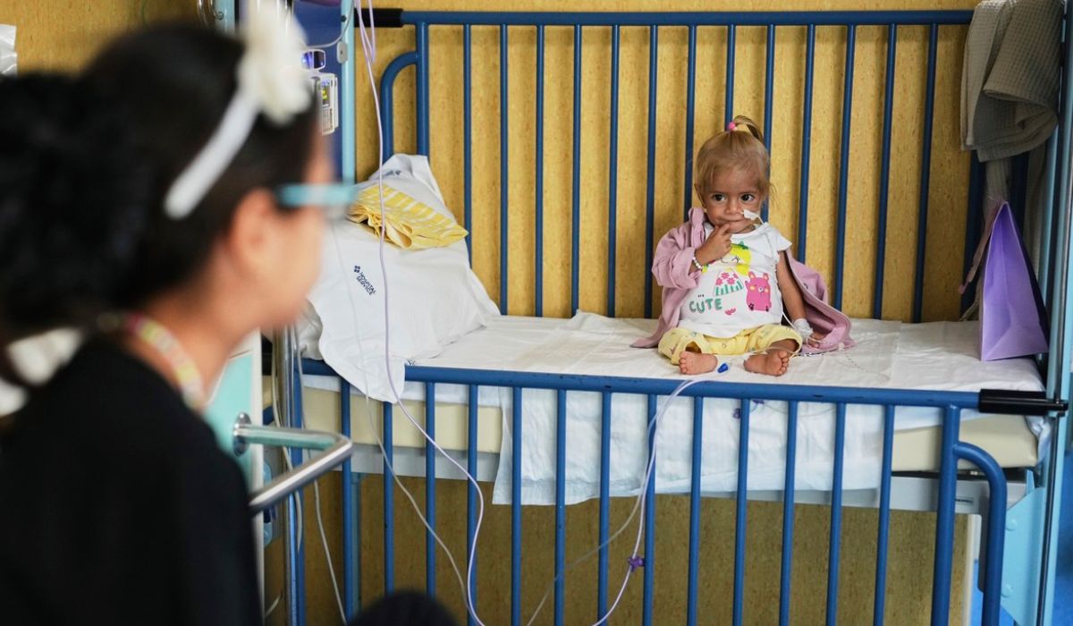 Povestea fetiței de 2 ani evacuată din Gaza și salvată de medici în Italia în ultimul moment: cântărea doar patru kilograme