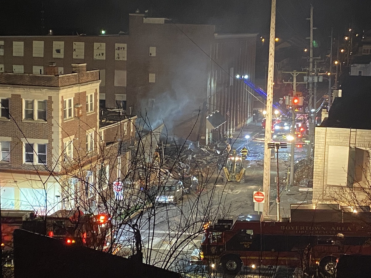 O fabrică de ciocolată a explodat, în Pennsylvania. Sunt doi morți, 9 dispăruți și mai mulți răniți. VIDEO