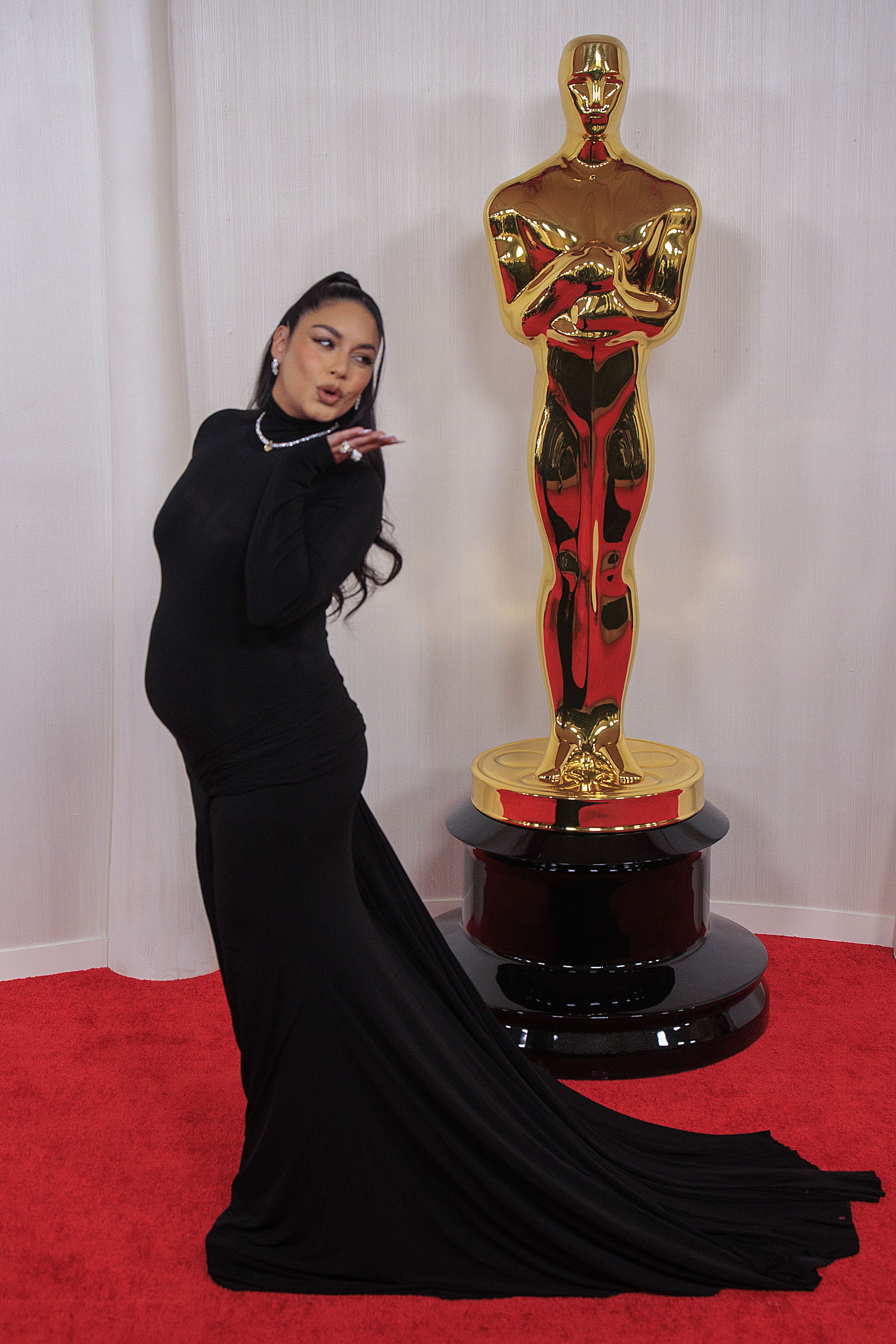 Vedete pe covorul roșu la Premiile Oscar 2024. Ce ținute au ales celebritățile